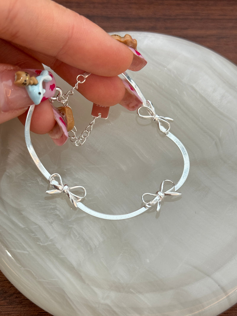 Bow bracelet