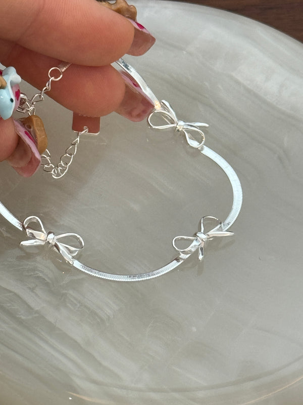 Bow bracelet