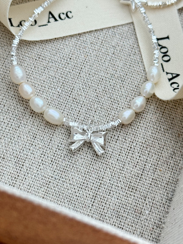 Pearl bracelet with bow
