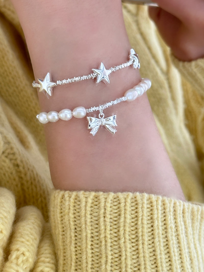 Pearl bracelet with bow