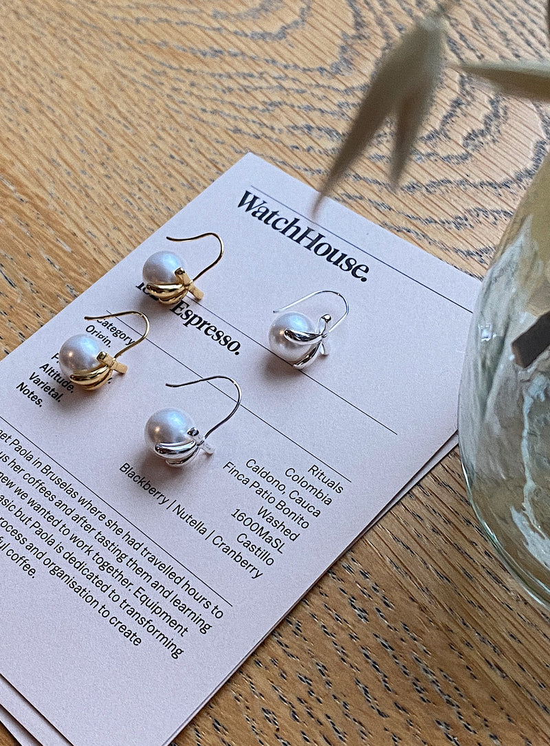 Bow tie pearl stud earrings